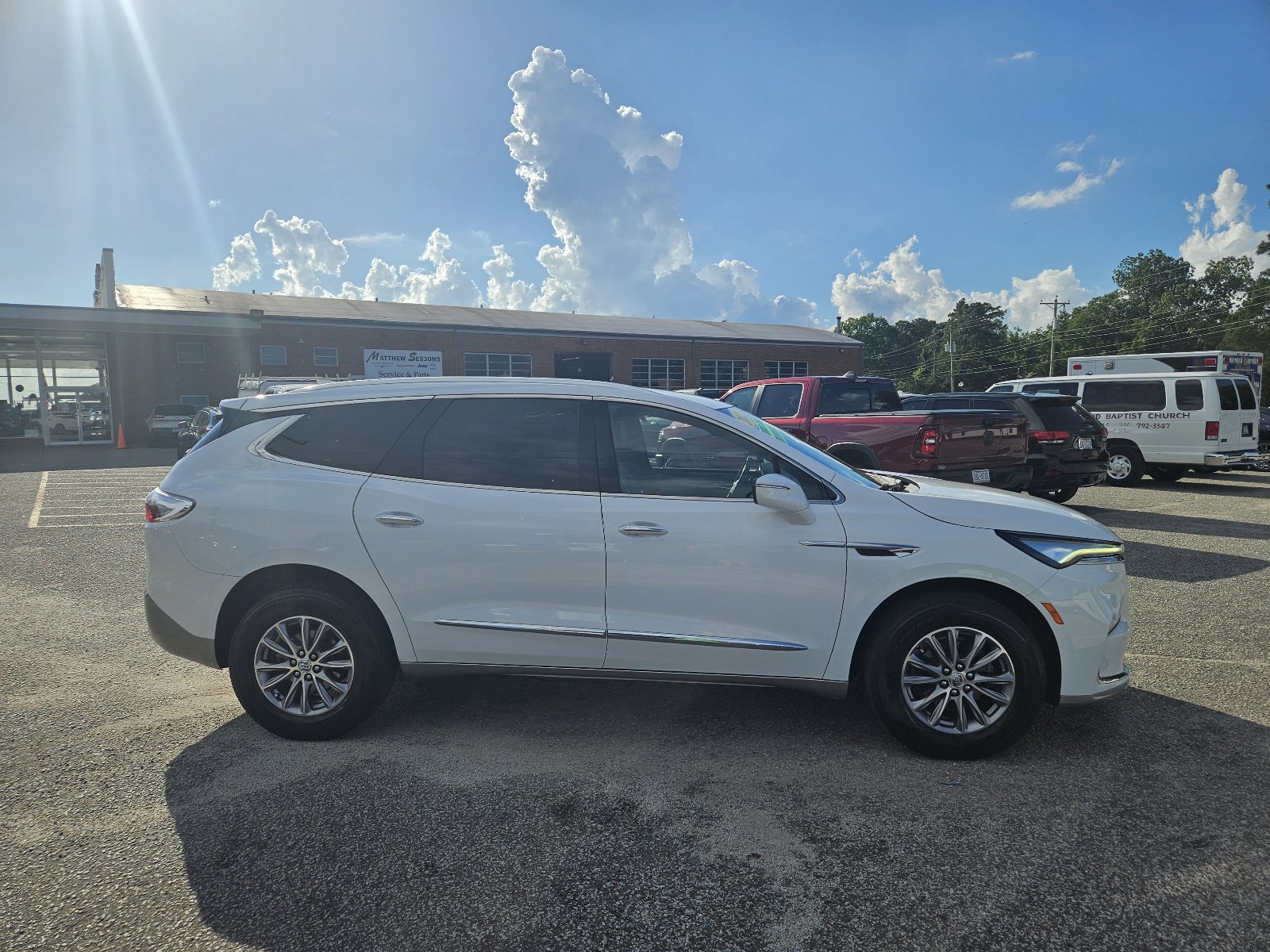 Used 2023 Buick Enclave Essence FWD image 4