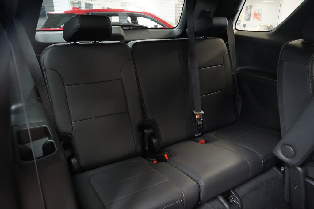 Used 2023 Chevrolet Traverse LT image 26