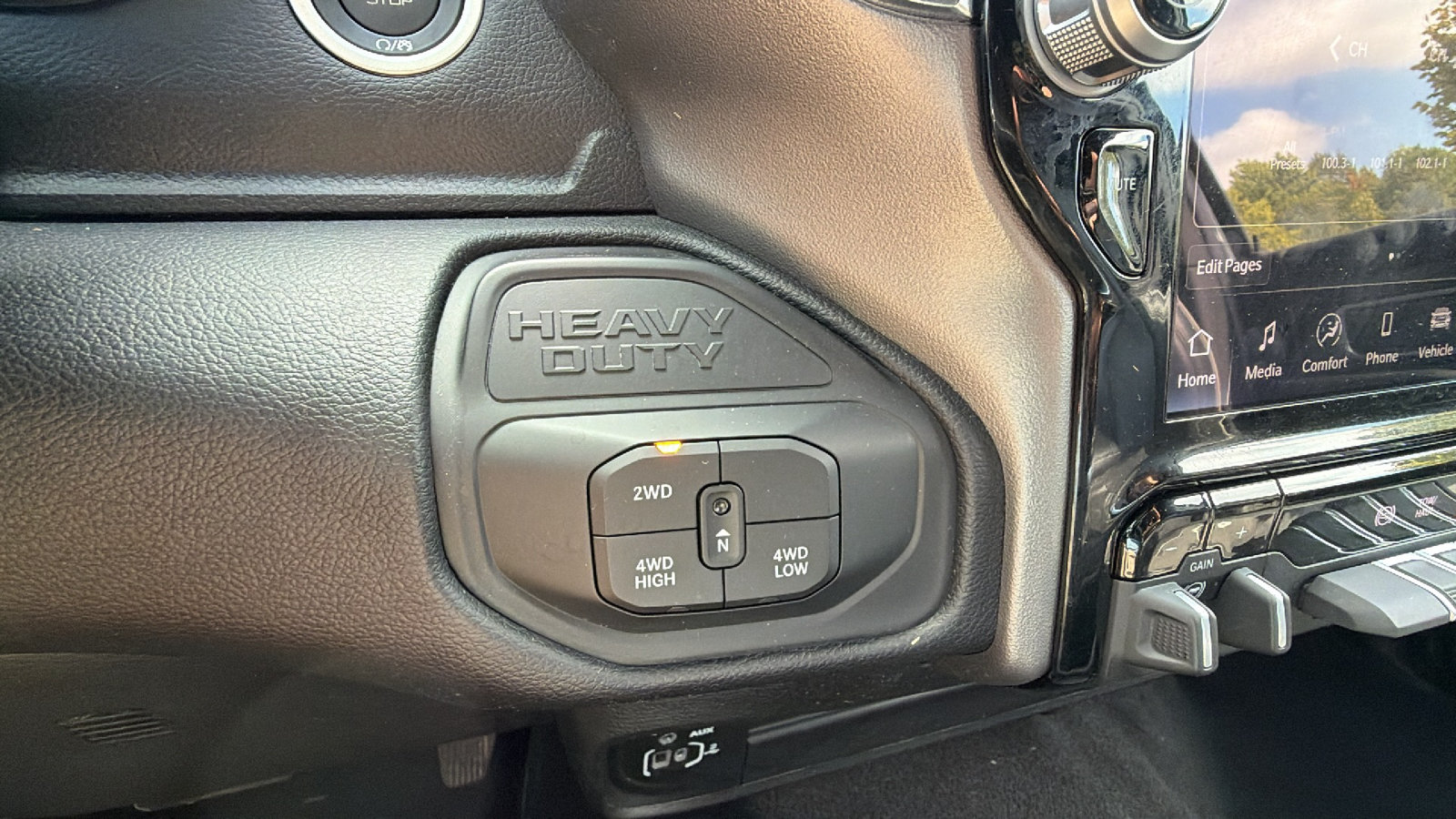 Used 2026 RAM 2500 Laramie AWD/4WD image 30