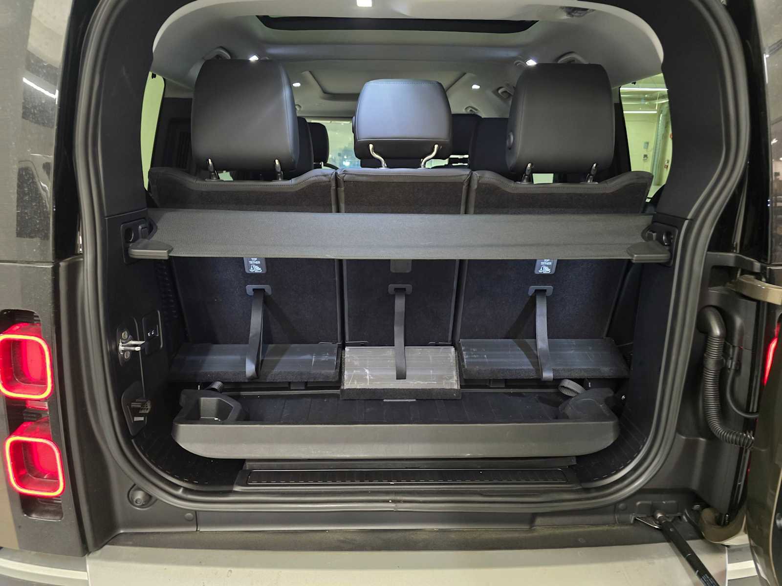 Used 2025 Land Rover Defender 130 S image 17