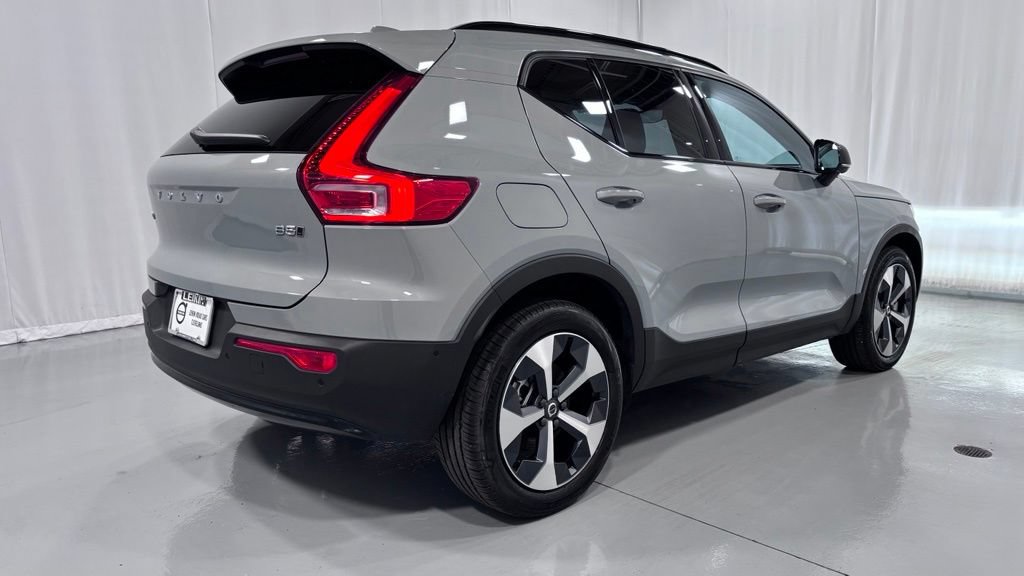 Certified 2026 Volvo XC40 B5 Plus AWD/4WD image 6