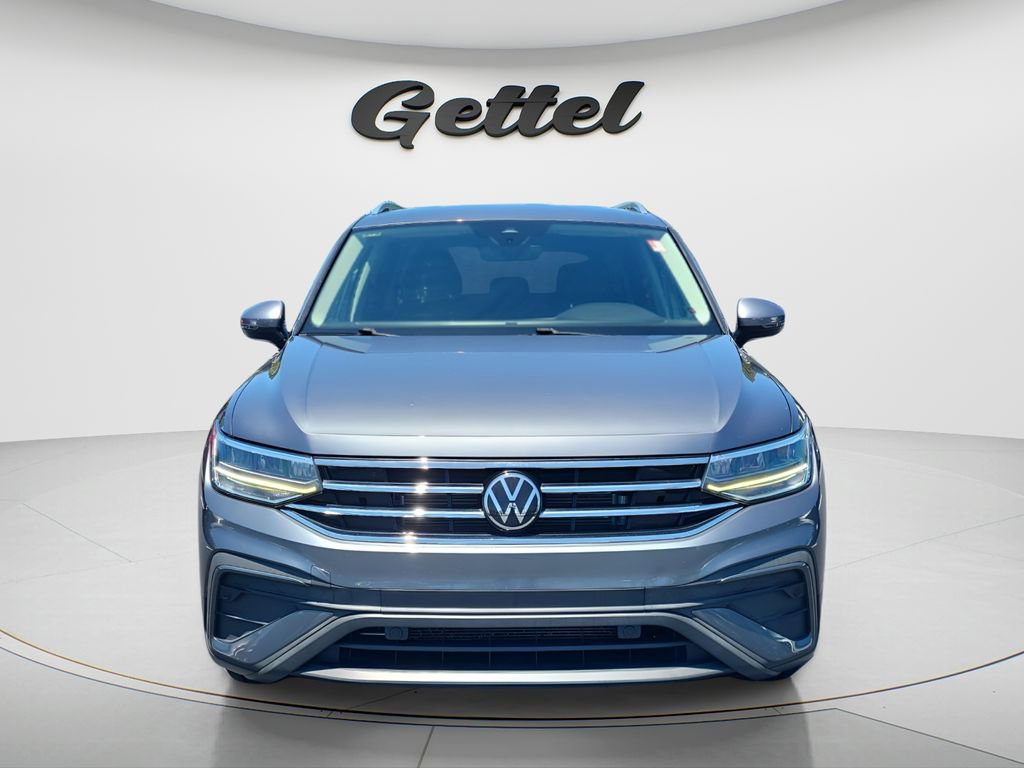 Used 2023 Volkswagen Tiguan SE FWD image 2