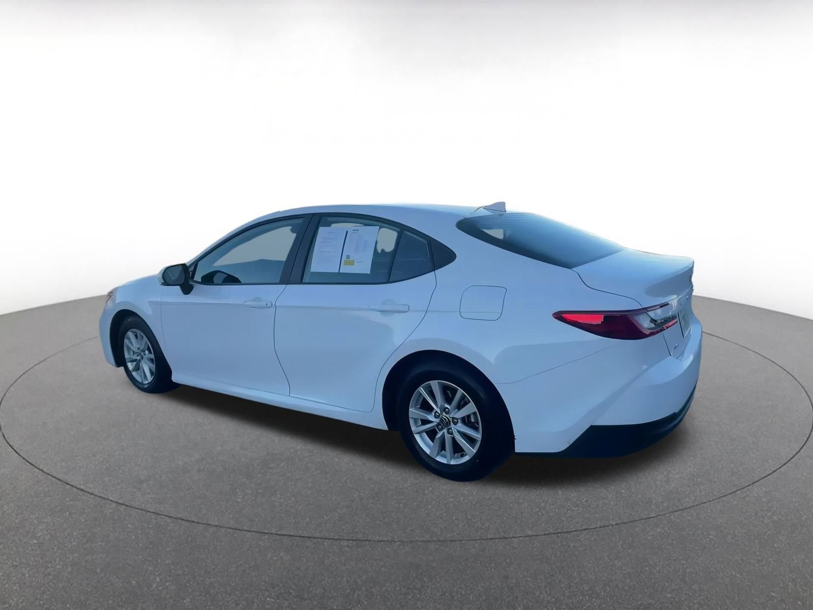 Used 2025 Toyota Camry LE image 10