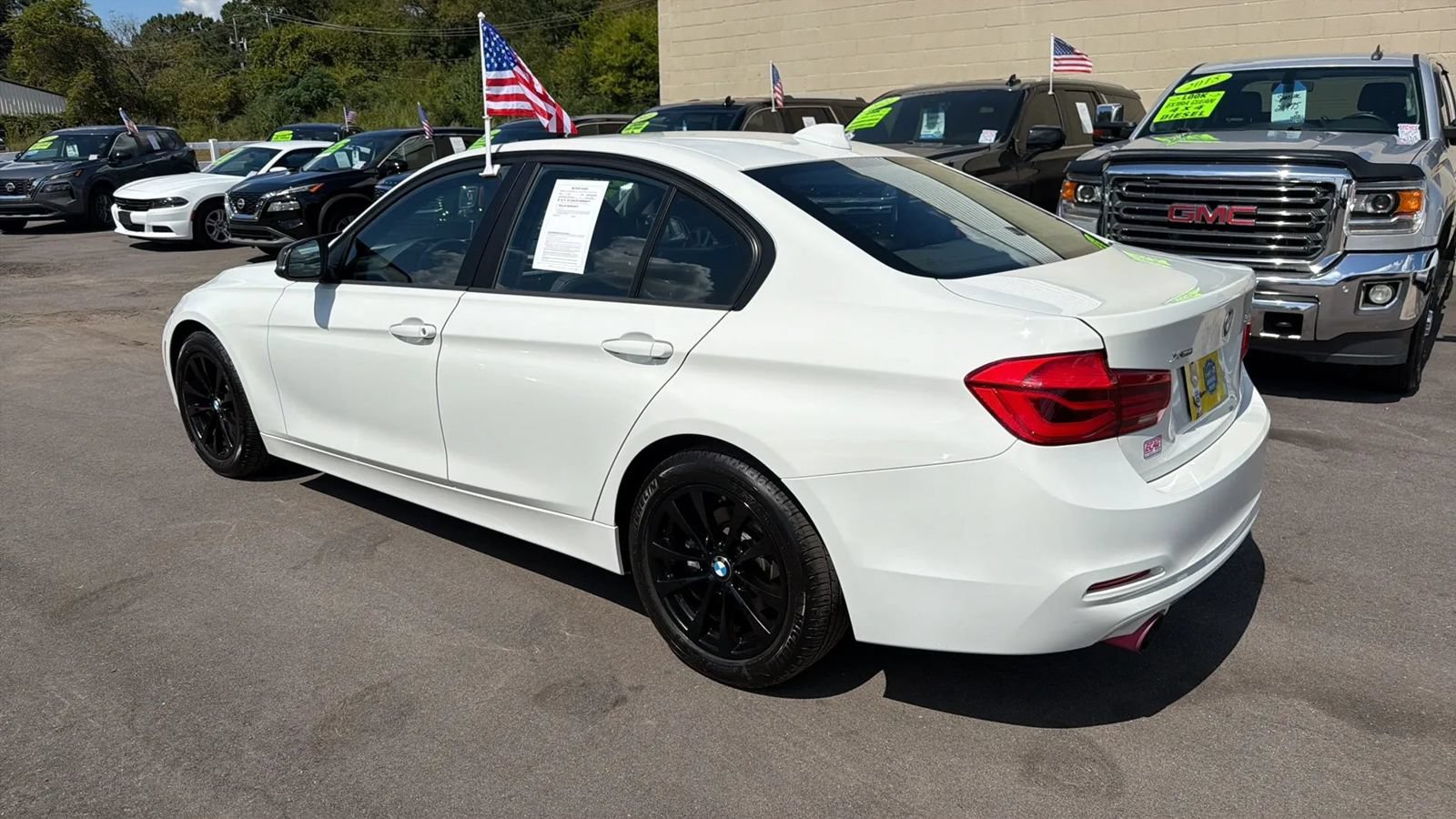 Used 2018 BMW 320i xDrive Sedan w/ Convenience Package AWD/4WD image 3