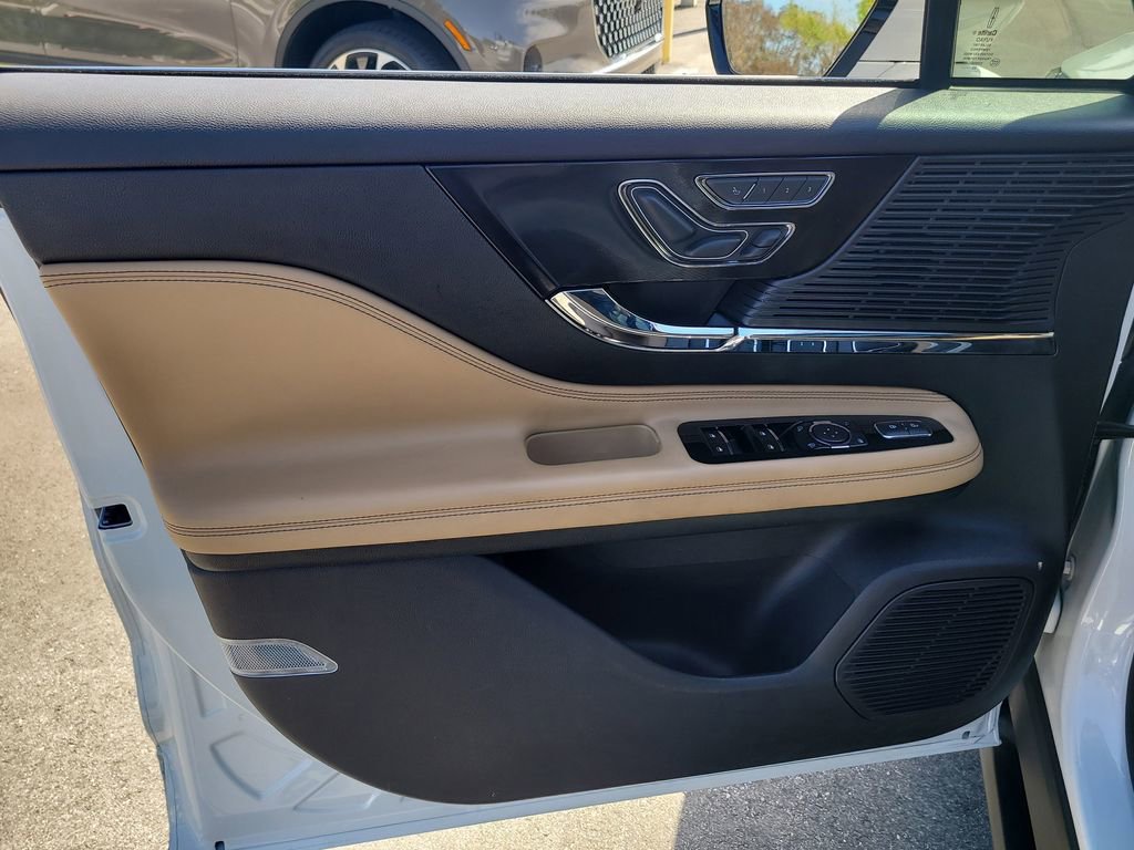 Certified 2022 Lincoln Corsair Reserve w/ Equipment Group 201A image 14