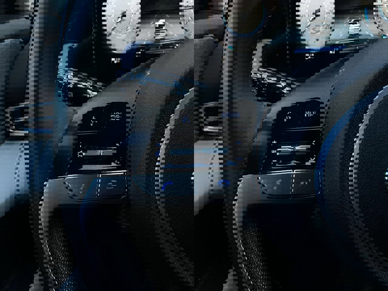 Used 2021 Hyundai Elantra Limited image 36