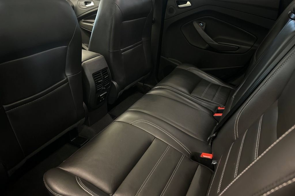 Used 2018 Ford Escape Titanium w/ Ford Safe & Smart Package FWD image 12