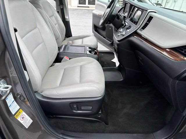 Used 2015 Toyota Sienna Limited Premium w/ Four Season Floor Mat Package AWD/4WD image 23
