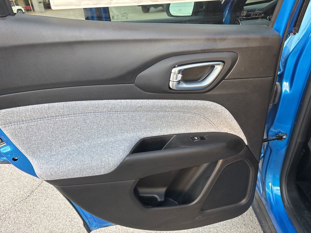 Used 2025 Jeep Compass Latitude image 22