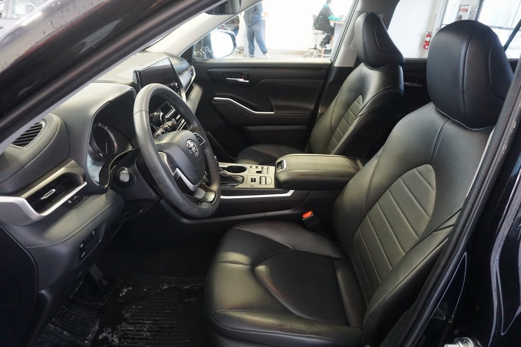 Certified 2023 Toyota Highlander XLE image 18