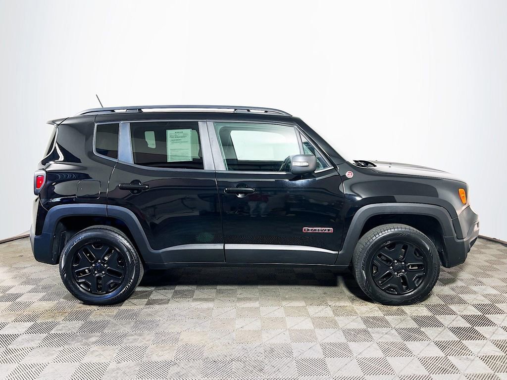 Used 2018 Jeep Renegade Trailhawk w/ UConnect 8.4 Nav Group AWD/4WD image 9