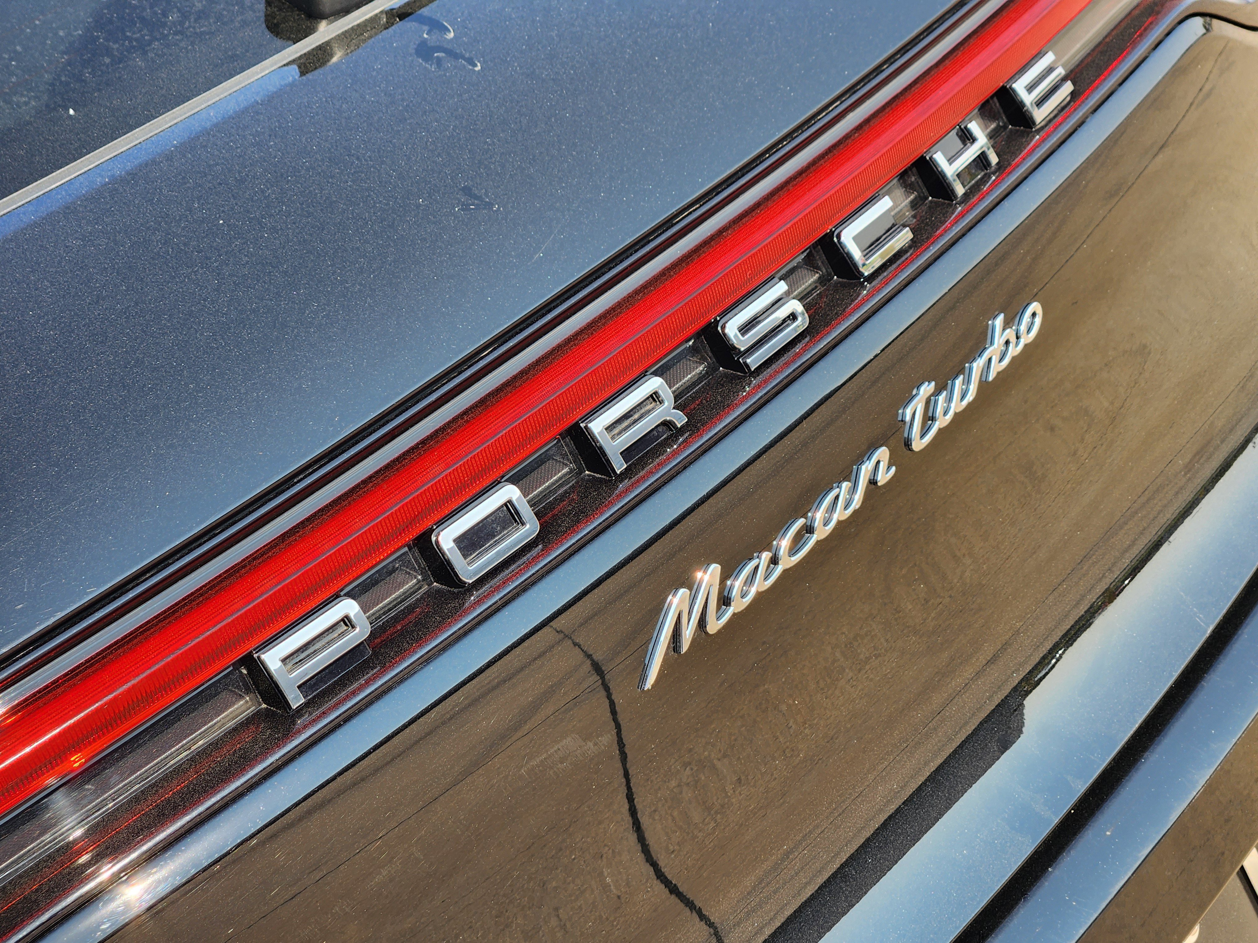 Used 2020 Porsche Macan Turbo image 10