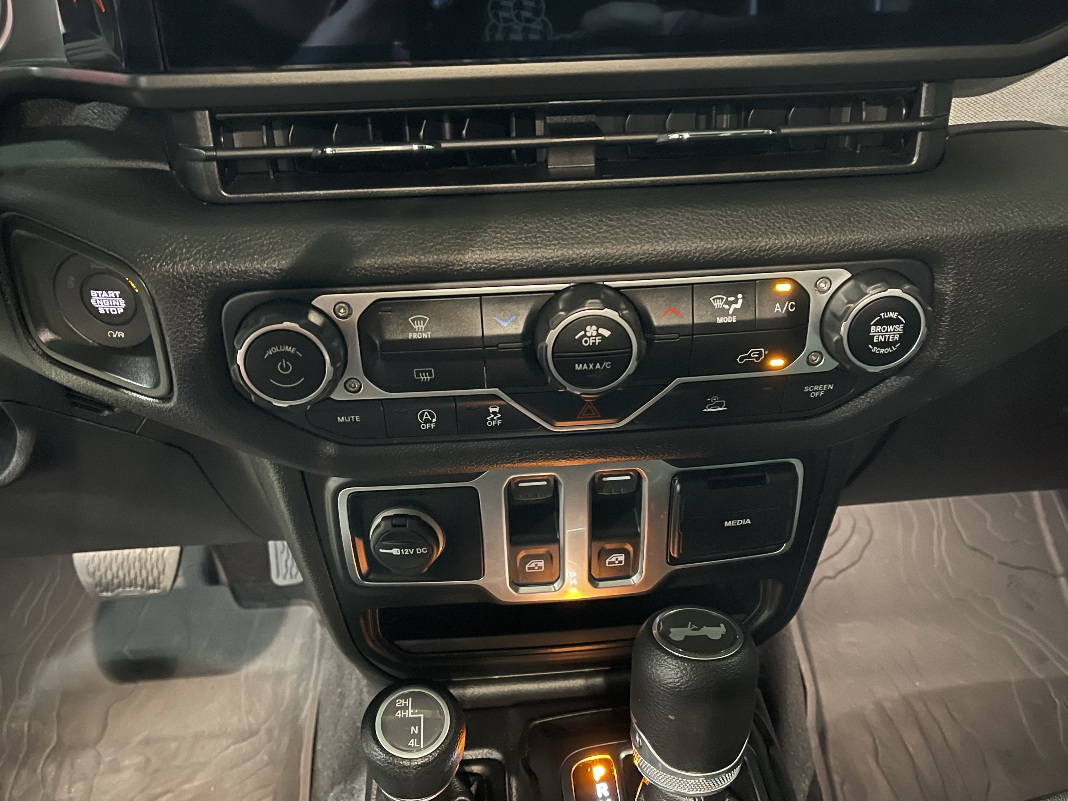 Certified 2025 Jeep Wrangler Sport AWD/4WD image 23