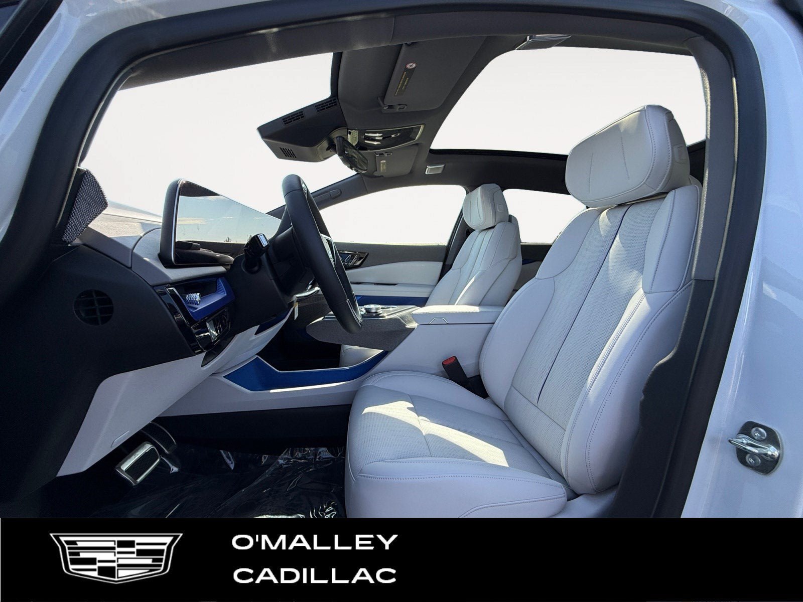 New 2027 Cadillac Optiq Premium Luxury w/ LPO, Floor Liner Package AWD/4WD image 10