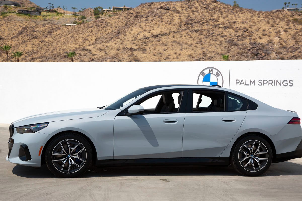 New 2026 BMW i5 eDrive40 w/ Executive Package image 3
