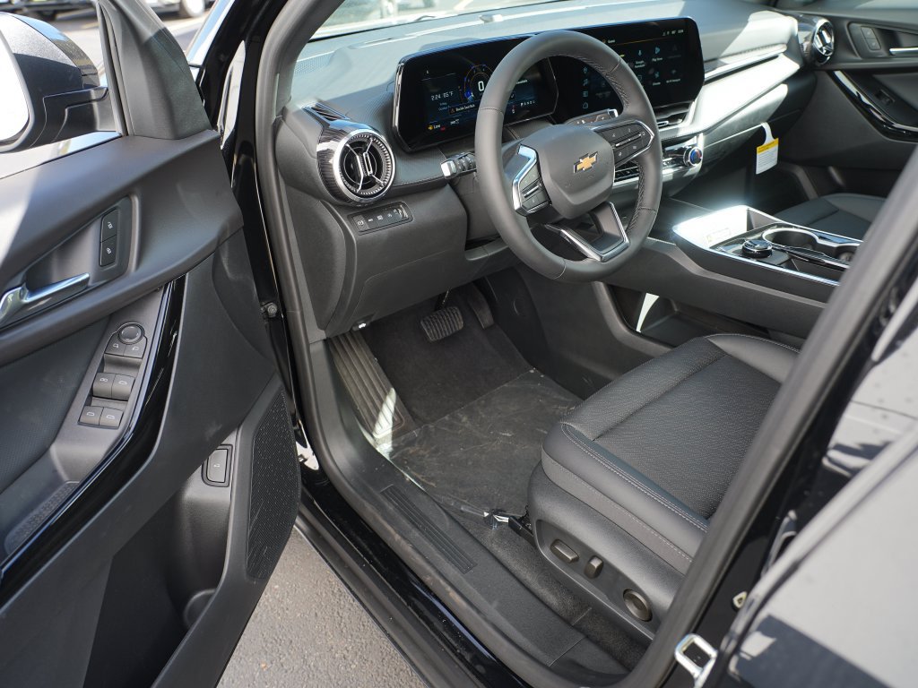 New 2027 Chevrolet Equinox LT w/ Convenience Package II AWD/4WD image 9