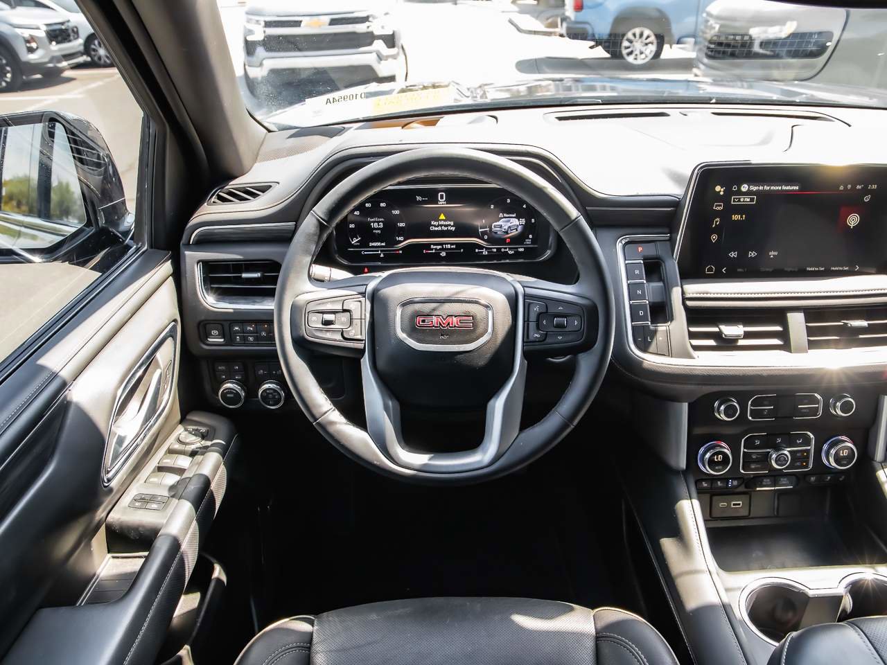 Used 2023 GMC Yukon SLT w/ SLT Luxury Package image 22