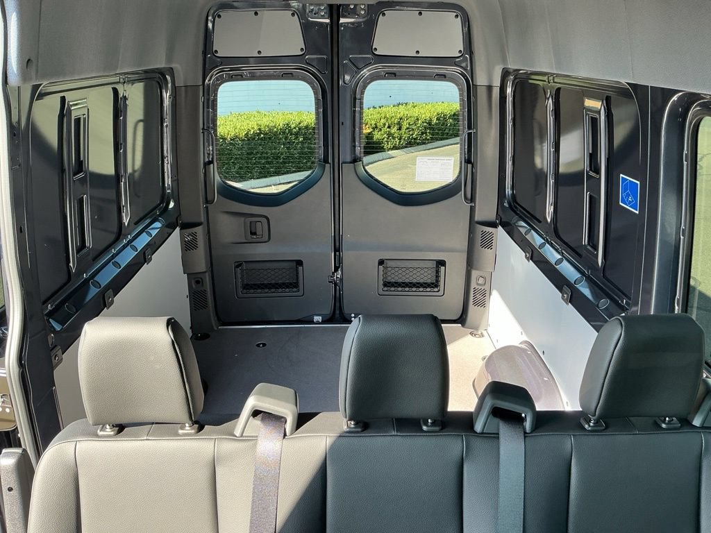 Used 2025 Mercedes-Benz Sprinter 2500 image 21