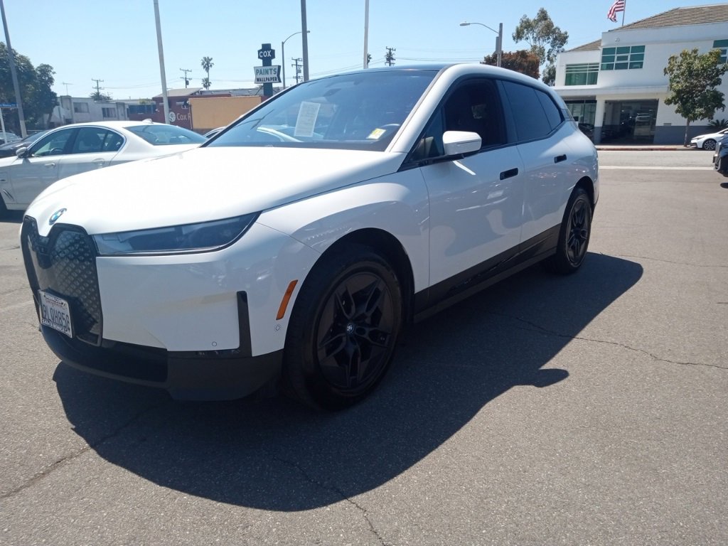 Used 2025 BMW iX xDrive50 image 3