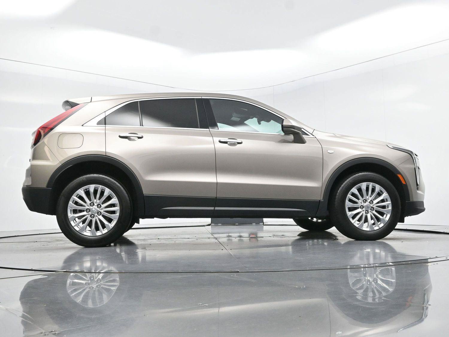 Certified 2024 Cadillac XT4 Luxury w/ Cold Weather Package FWD image 47