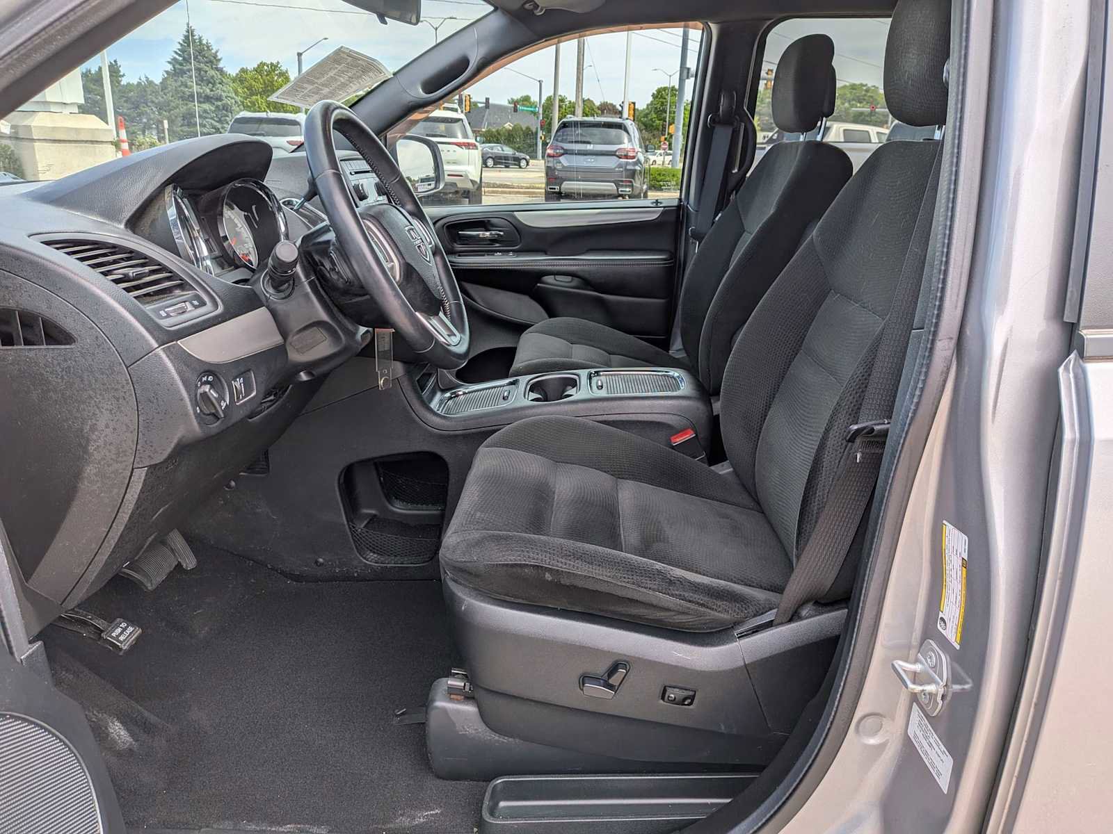 Used 2016 Dodge Grand Caravan SXT FWD image 15