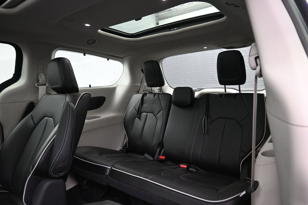 Used 2021 Chrysler Pacifica Limited w/ Premium & Safety Sphere Group FWD image 27