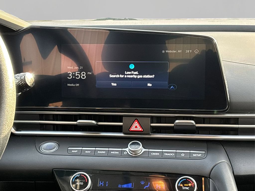 Used 2024 Hyundai Elantra SEL image 19