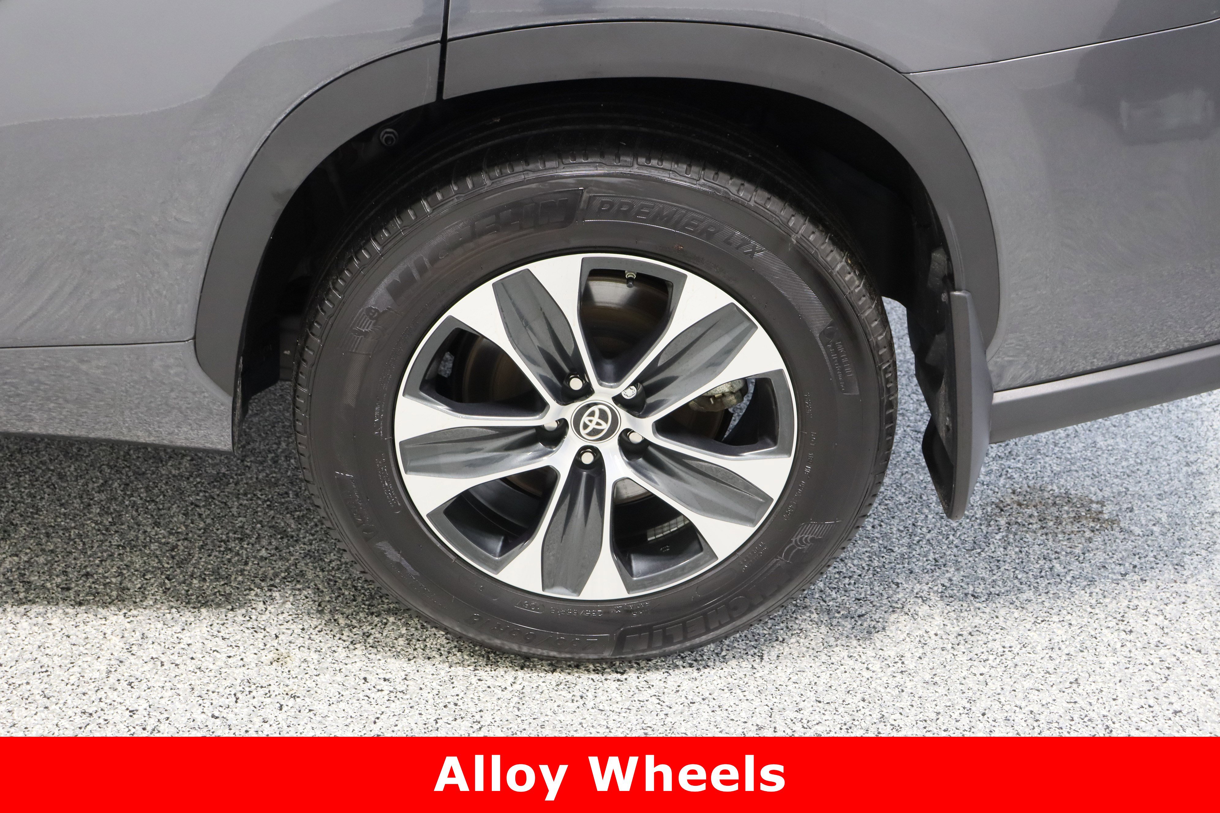 Certified 2025 Toyota Highlander XLE image 10