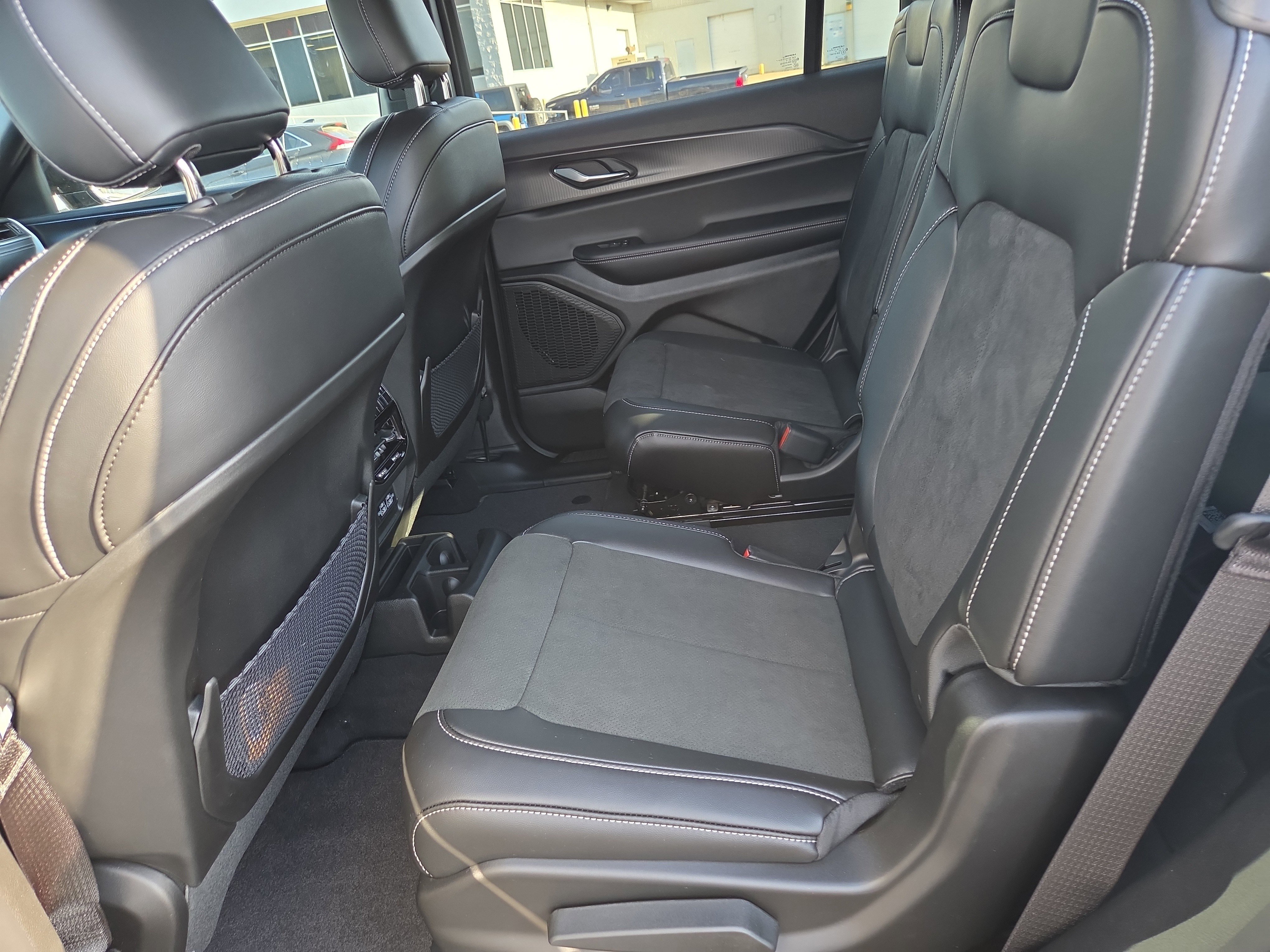 New 2025 Jeep Grand Cherokee L Altitude image 5