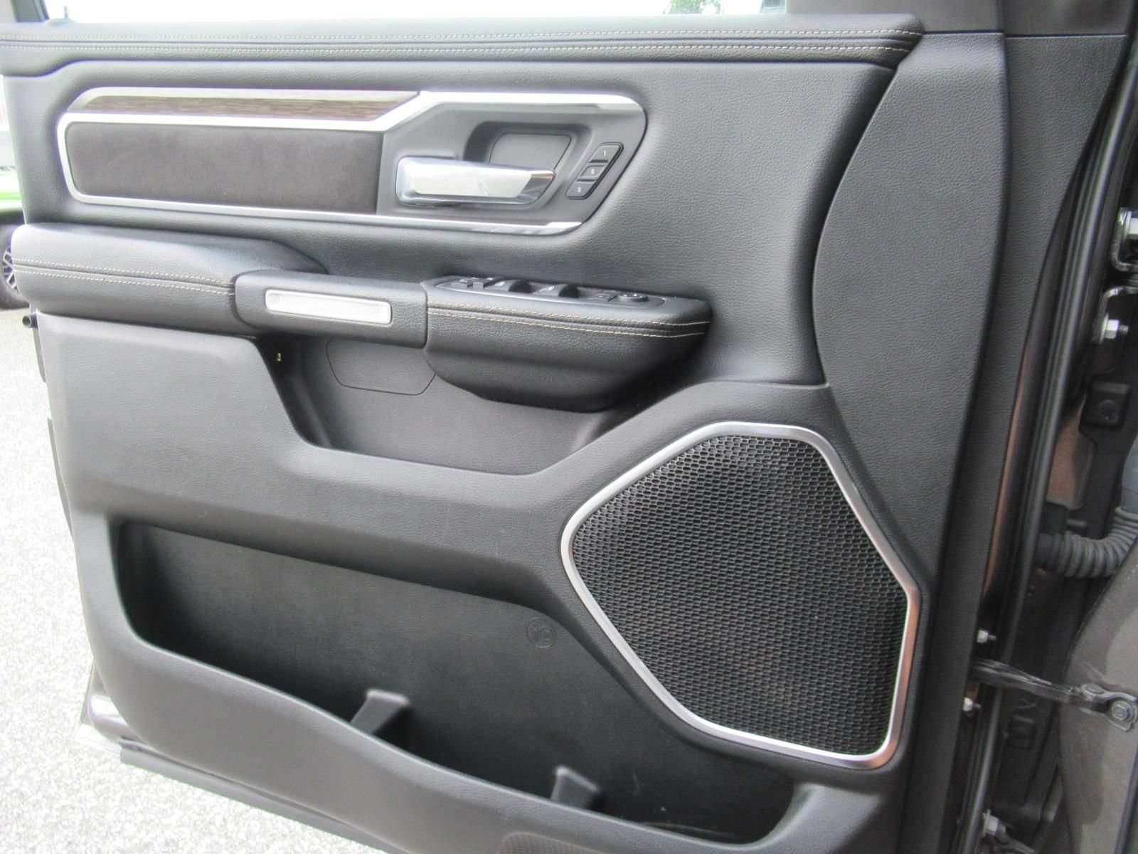 Used 2019 RAM 1500 Laramie AWD/4WD image 21