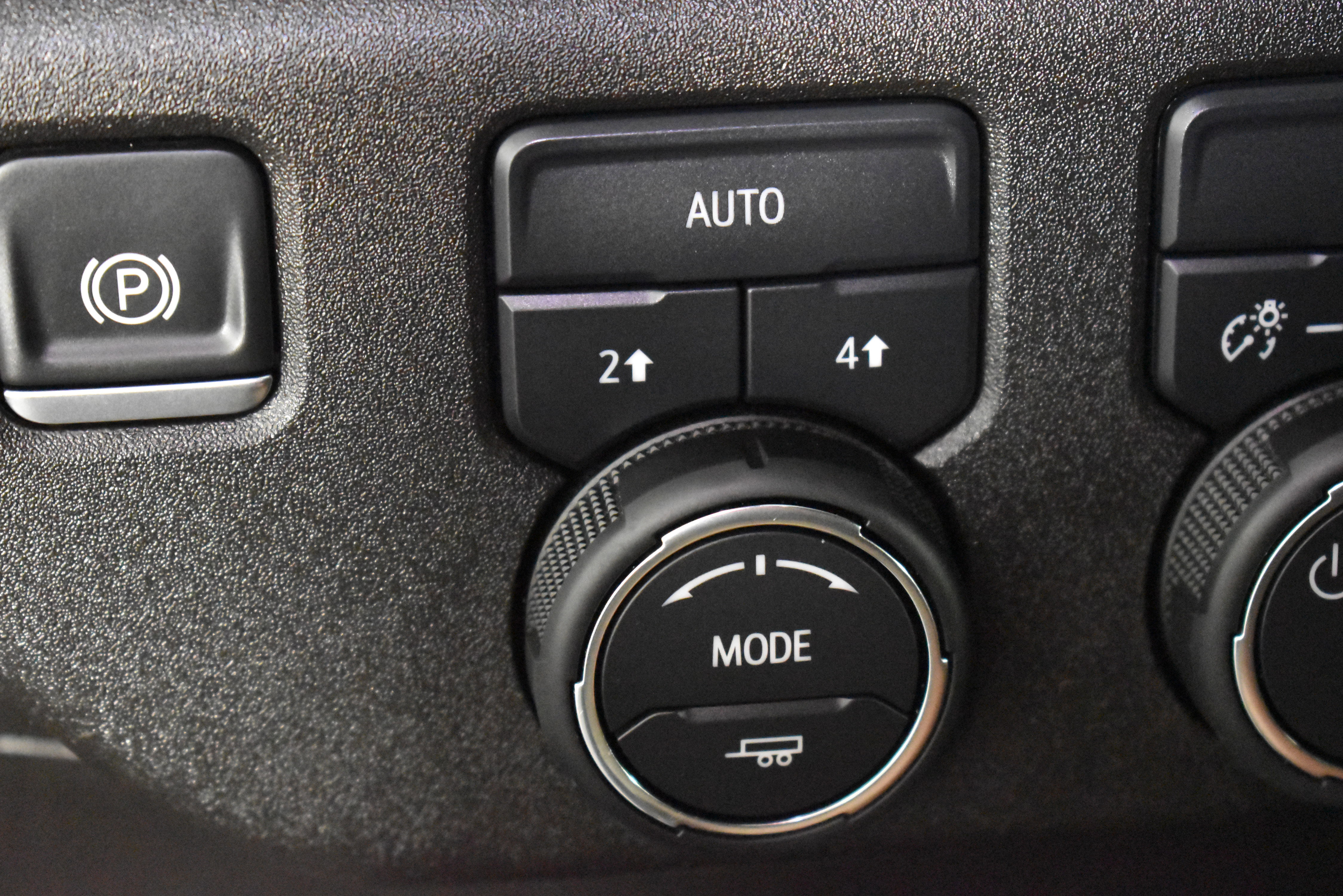 Used 2025 Chevrolet Silverado 1500 LT image 38