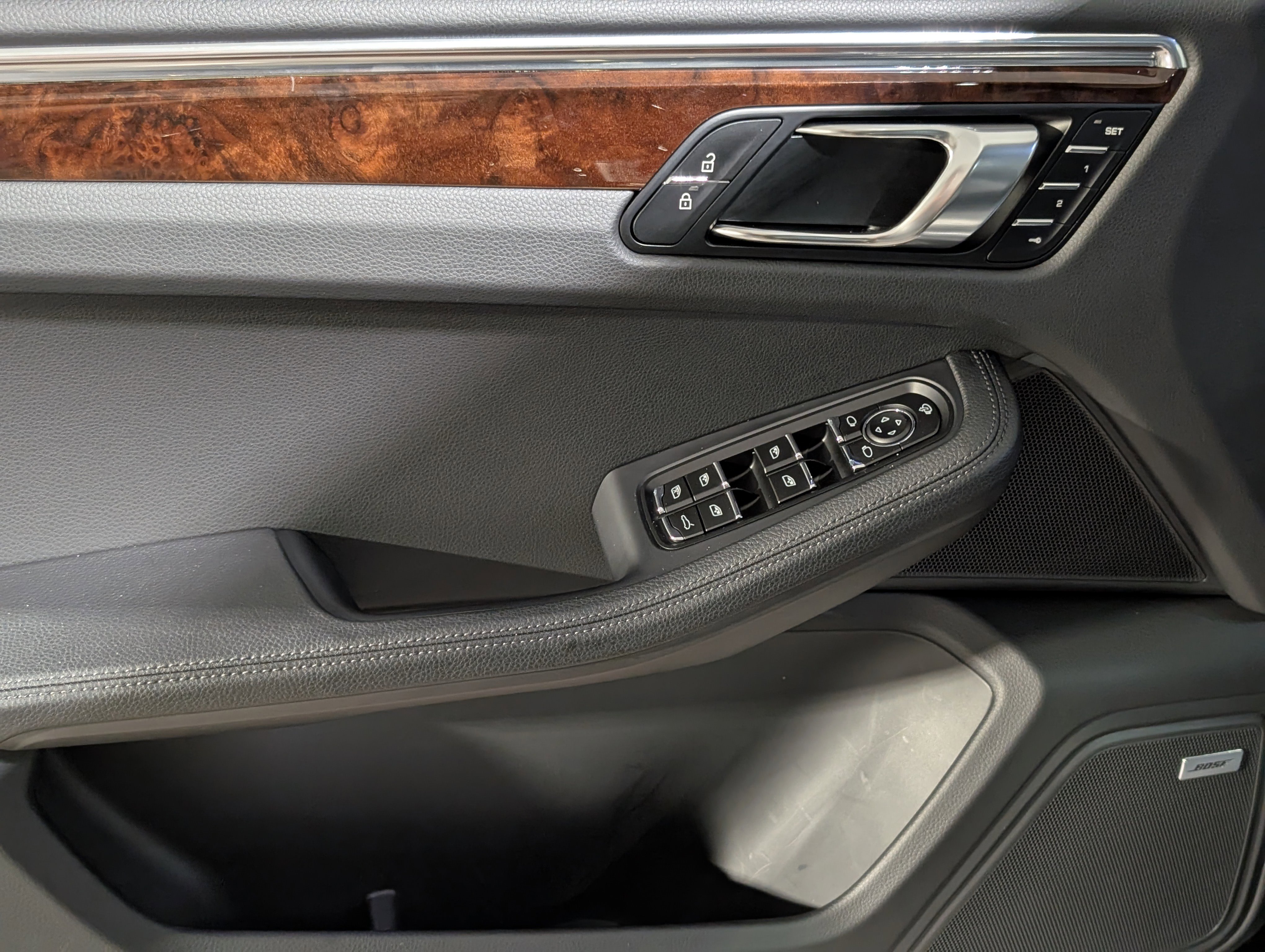 Certified 2025 Porsche Macan image 18