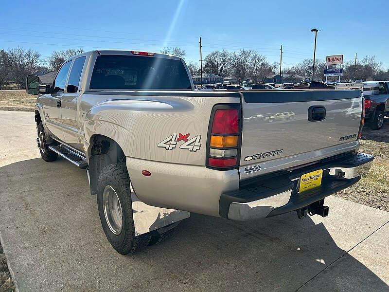 Used 2004 Chevrolet Silverado 3500 4x4 Extended Cab w/ Heavy-Duty Power Package image 9