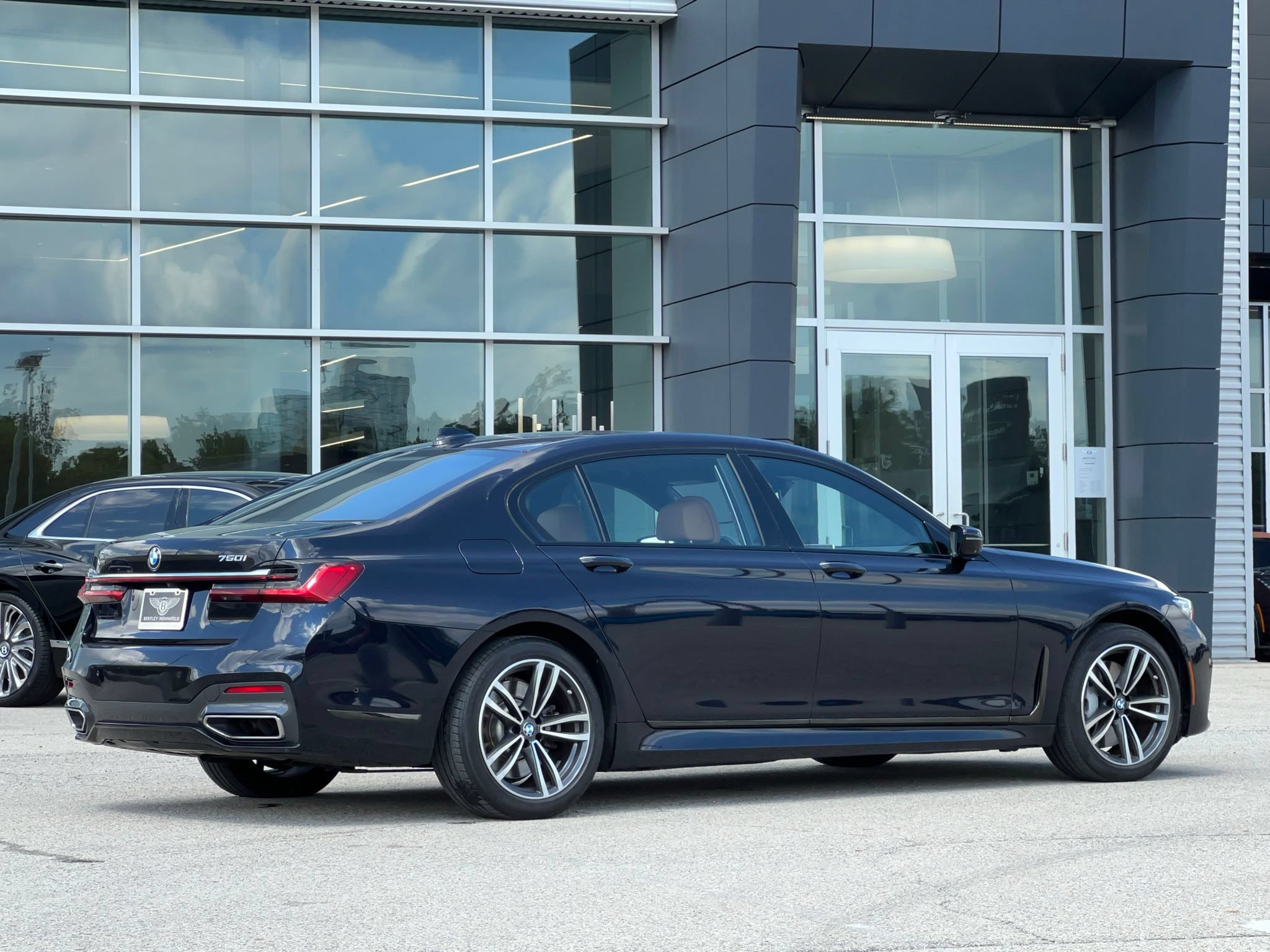 Used 2022 BMW 750i xDrive w/ Executive Package AWD/4WD image 8