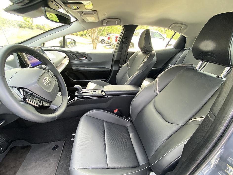 Used 2025 Toyota Prius XLE FWD image 11