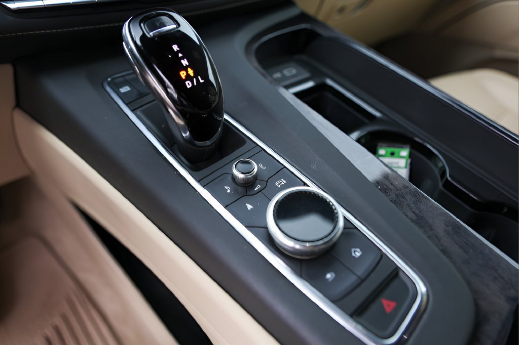 Used 2021 Cadillac Escalade Premium Luxury RWD image 21