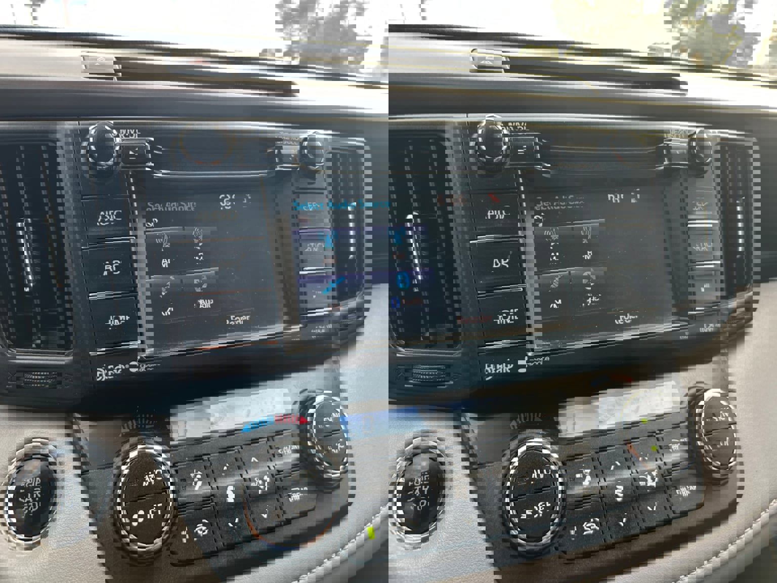 Used 2018 Toyota RAV4 XLE w/ Plus Extra Value Package image 21