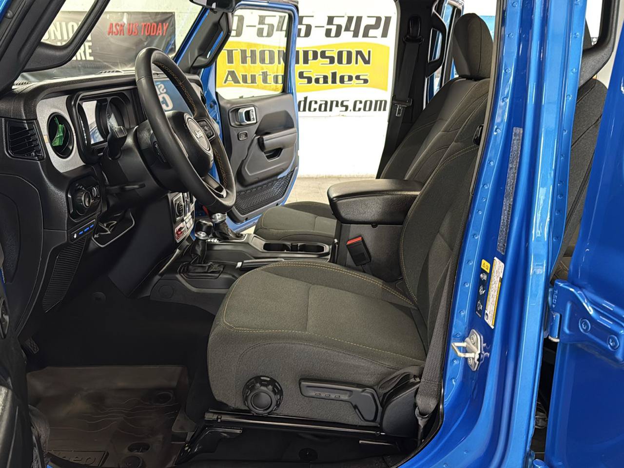 Used 2024 Jeep Wrangler Unlimited AWD/4WD image 8