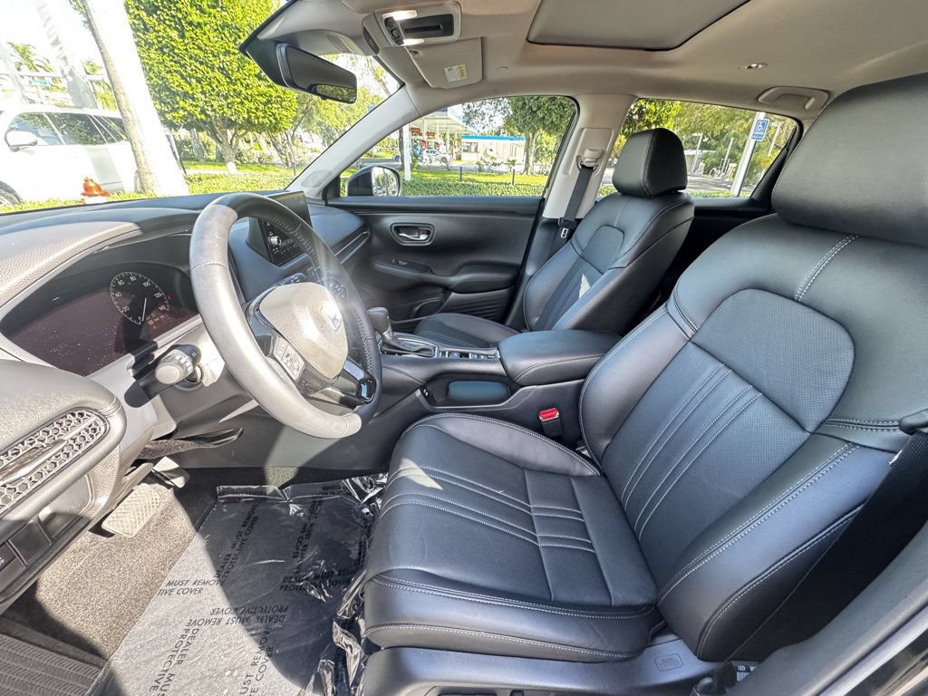 Used 2025 Honda HR-V EX-L image 4