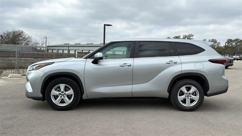 Used 2024 Toyota Highlander LE image 10