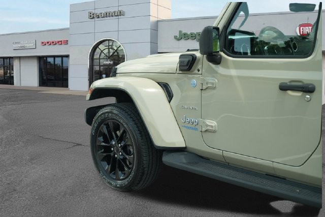 Used 2022 Jeep Wrangler Unlimited Sahara AWD/4WD image 34