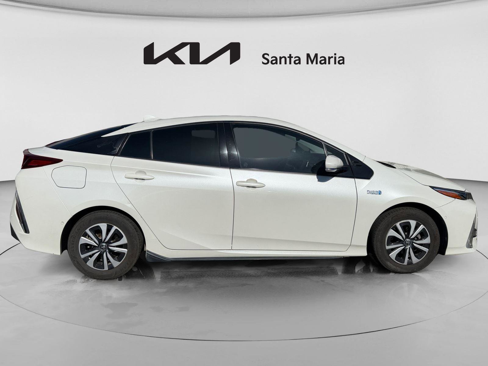 Used 2017 Toyota Prius Prime Advanced w/ Carpet Mat Package FWD image 9