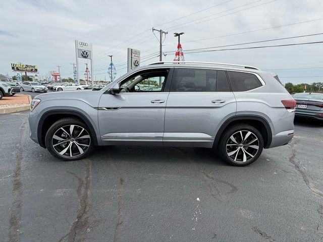Used 2024 Volkswagen Atlas SEL Premium R-Line AWD/4WD image 4