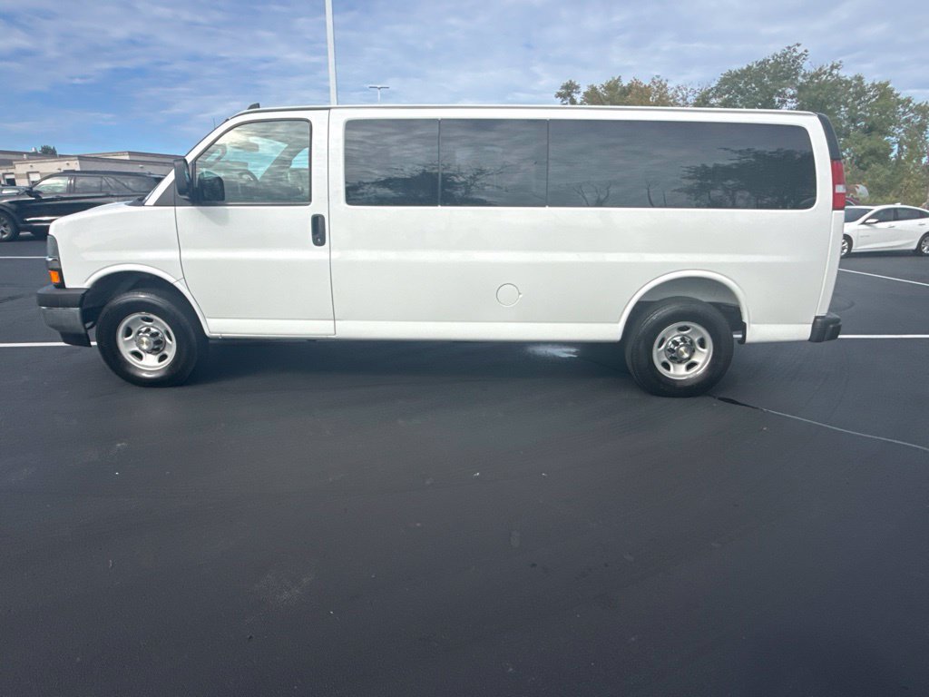 Used 2025 Chevrolet Express 3500 LT w/ LT Preferred Equipment Group RWD image 6