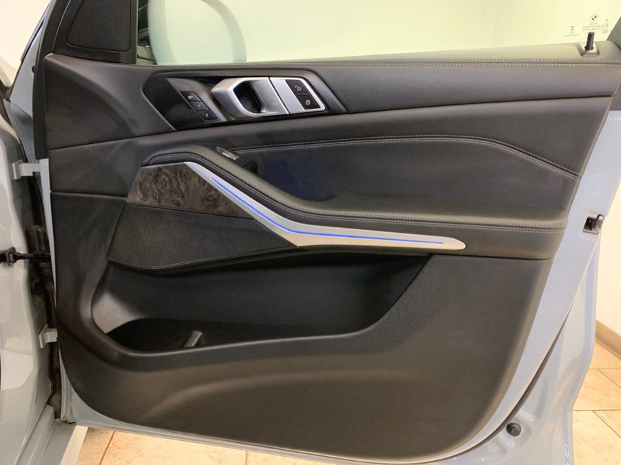 Used 2025 BMW X7 xDrive40i w/ M Sport Package AWD/4WD image 83