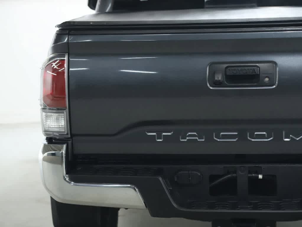 Certified 2022 Toyota Tacoma TRD Off-Road AWD/4WD image 41