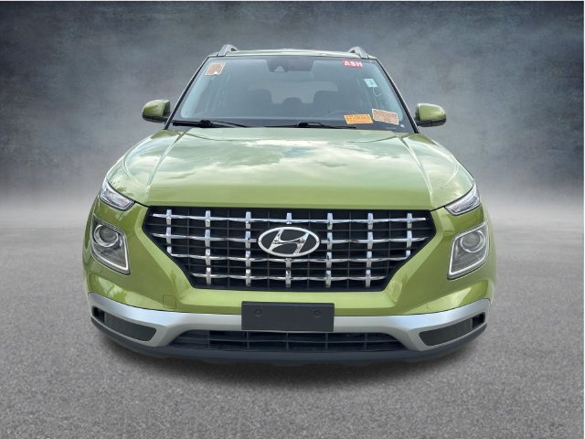 Used 2022 Hyundai Venue SEL FWD image 2