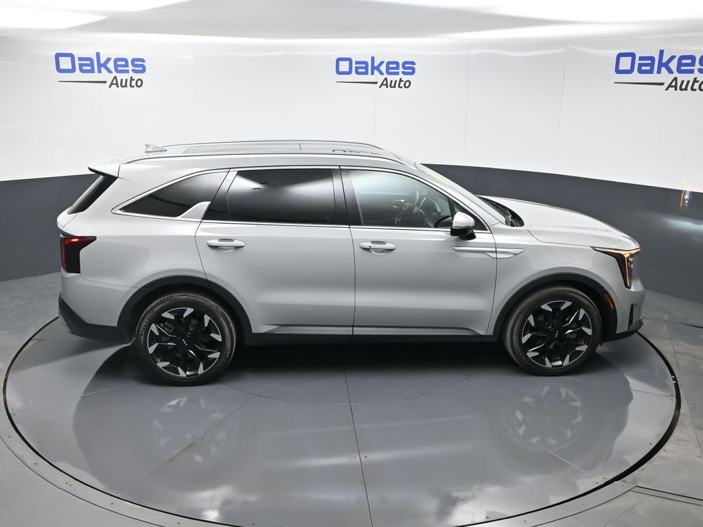 Certified 2024 Kia Sorento EX w/ Panoramic Sunroof Package image 57