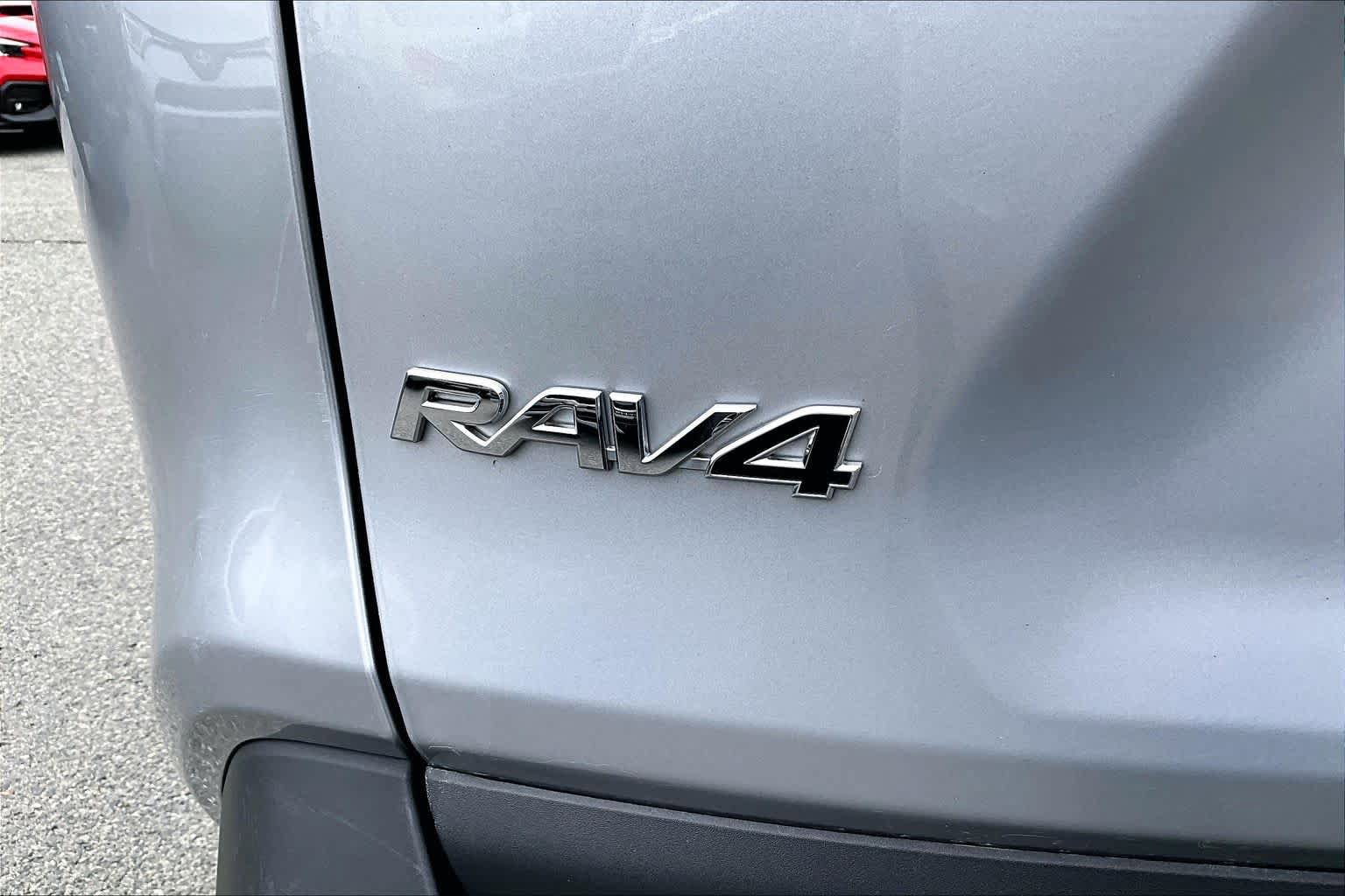 Used 2025 Toyota RAV4 XLE AWD/4WD image 10