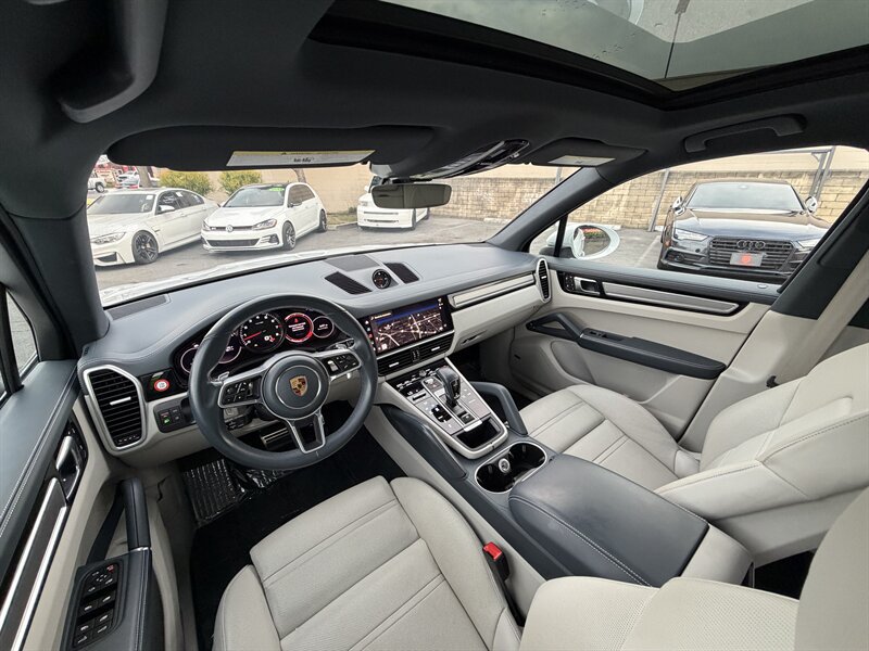 Used 2023 Porsche Cayenne S Platinum w/ Premium Package Plus AWD/4WD image 39